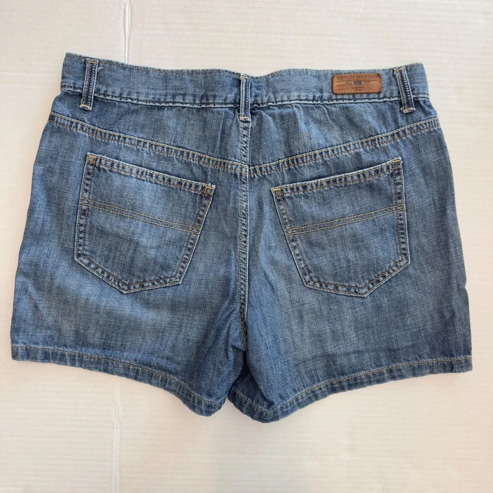 Tommy Hilfiger Womens Blue Denim Shorts Medium Wash 100% Cotton Size 6